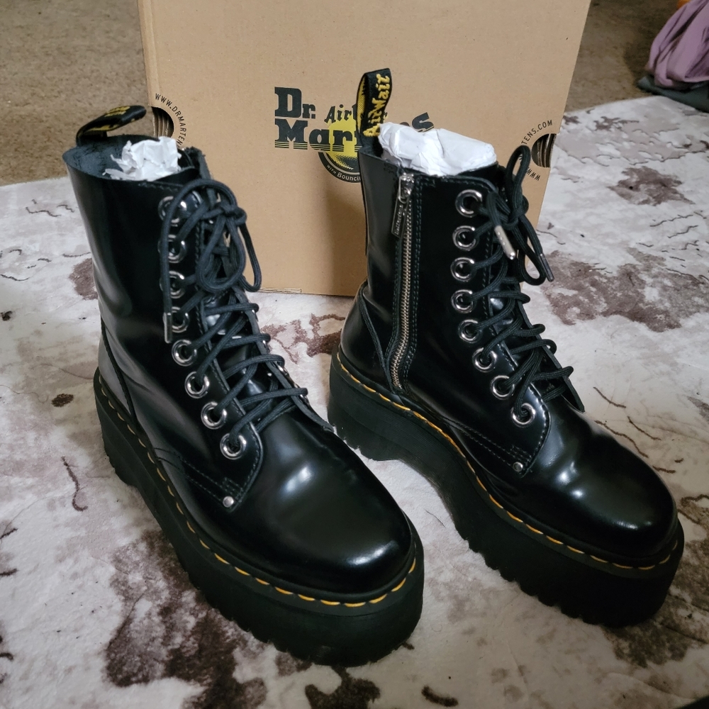 Dr. Martens Womens Jadon Max Buttero Leather Boots 7
